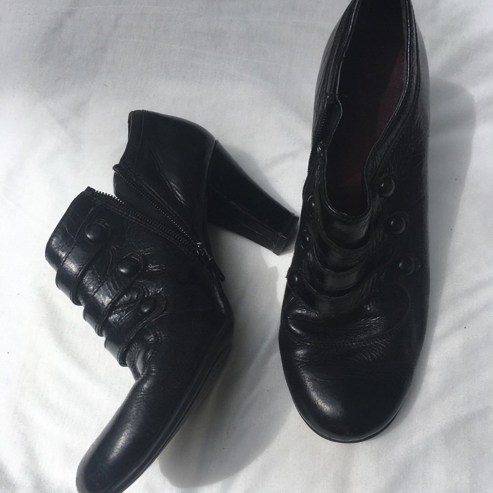 Aerosoles Black leather booties Size 8.5
